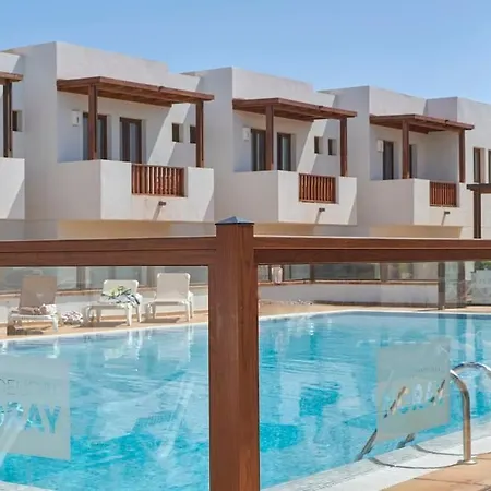 Calero Surfin - Shared Pool, 10 Minutes Walking To Harbour Apartment Puerto Calero