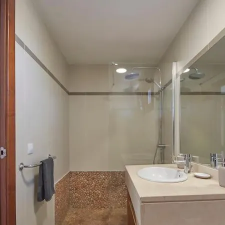 Apartment Calero Surfin - Shared Pool, 10 Minutes Walking To Harbour *