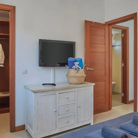 Apartment Calero Surfin - Shared Pool, 10 Minutes Walking To Harbour *