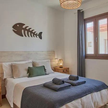 Apartment Calero Surfin - Shared Pool, 10 Minutes Walking To Harbour *